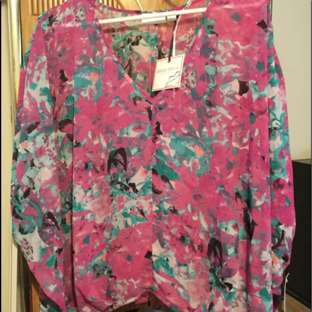 Brand new Bisou Bisou purple pattern top